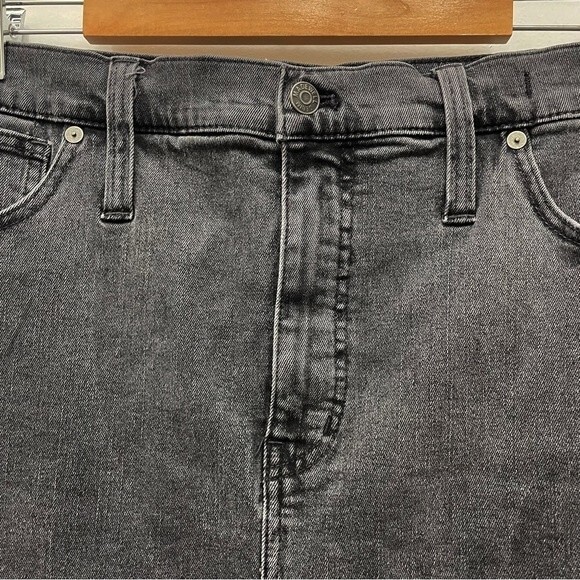 Madewell Stretch Denim Raw Hem Straight Mini Skirt in Ashcraft Wash Size 33 | 16 - Picture 8 of 13